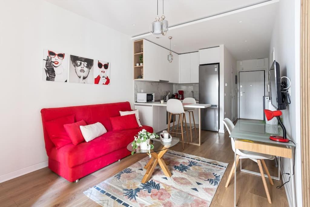 Red Velvet Apt Near City Centre Салоніки Екстер'єр фото